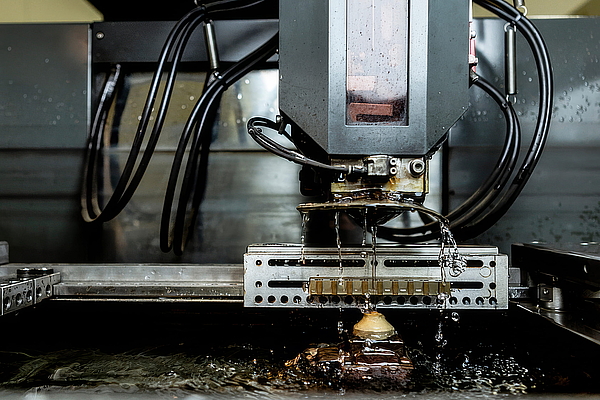 Spelsberg offers specialist milling services in addition to drilling,
countersinking and tapping.