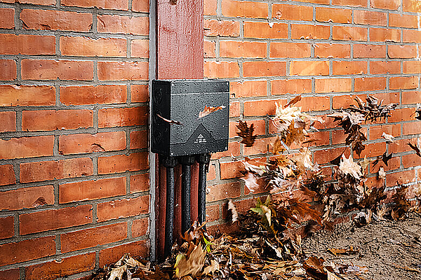 Spelsberg enclosure Abox Pro provides high impact resistance
plus protection against water, heat, and sunlight.